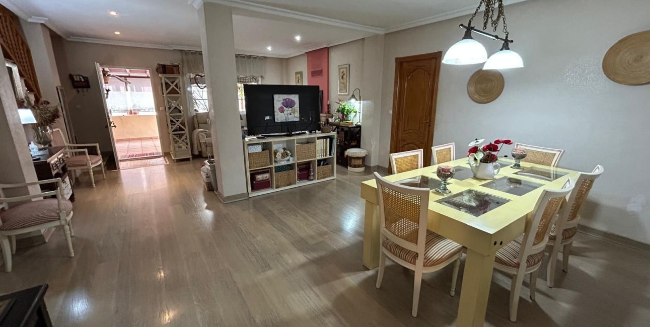 Rynek wtórny - Willa -
Montesinos - Los Montesinos