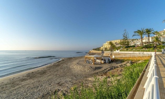 Resale - Townhouse -
Orihuela Costa - Campoamor