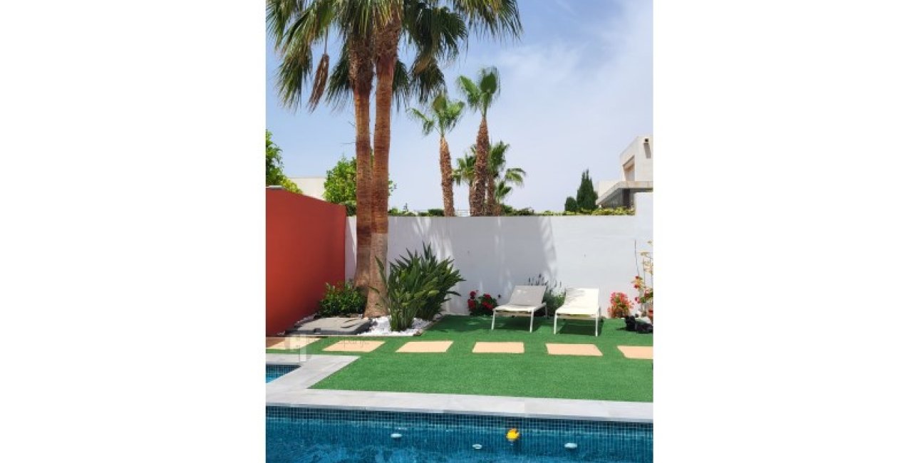 Resale - Villa -
La Manga del Mar Menor - Cartagena
