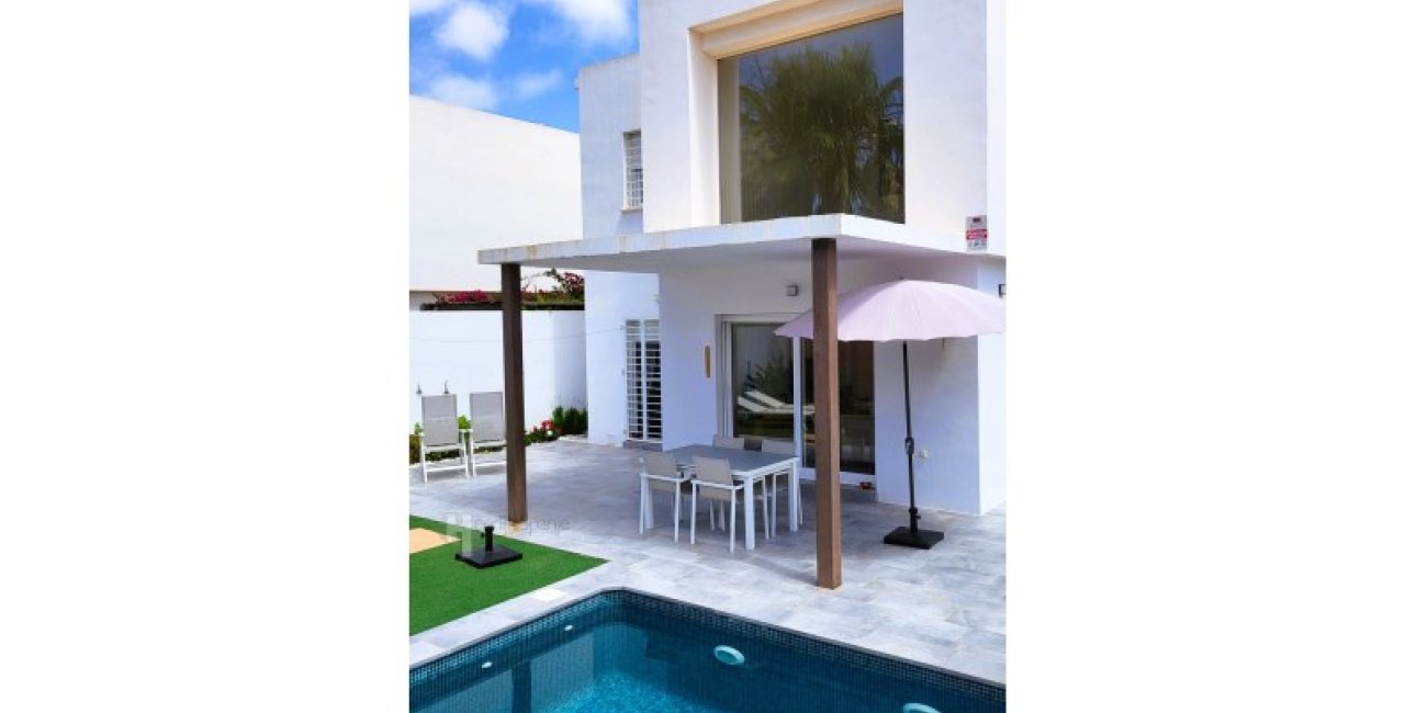 Resale - Villa -
La Manga del Mar Menor - Cartagena