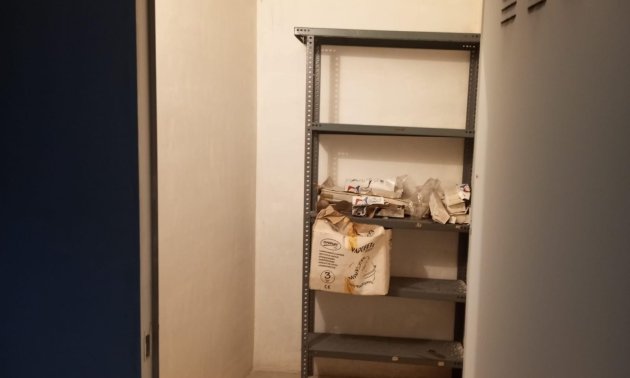 Resale - Garage -
Torrevieja - La Mata