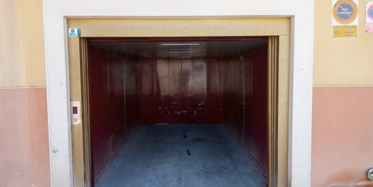 Resale - Garage -
Torrevieja - La Mata