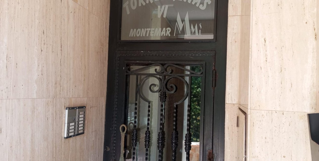 Resale - Garage -
Torrevieja - La Mata