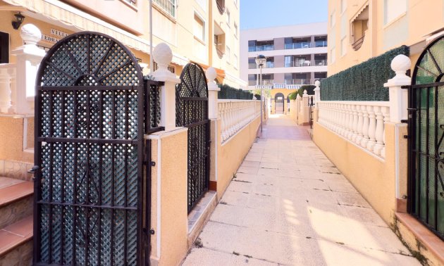 Resale - Apartment / flat -
Torrevieja - La Mata