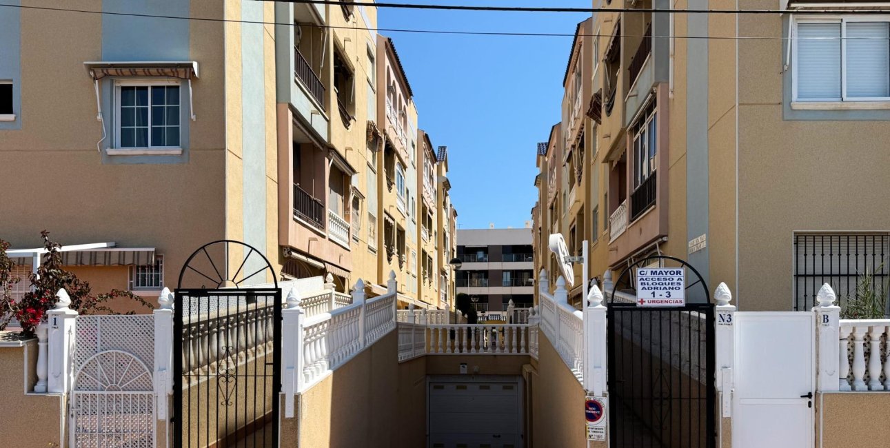Resale - Apartment / flat -
Torrevieja - La Mata