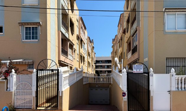 Resale - Apartment / flat -
Torrevieja - La Mata