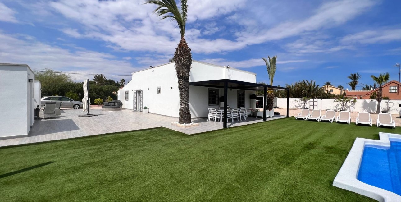 Resale - Country House -
Alicante - La Marina