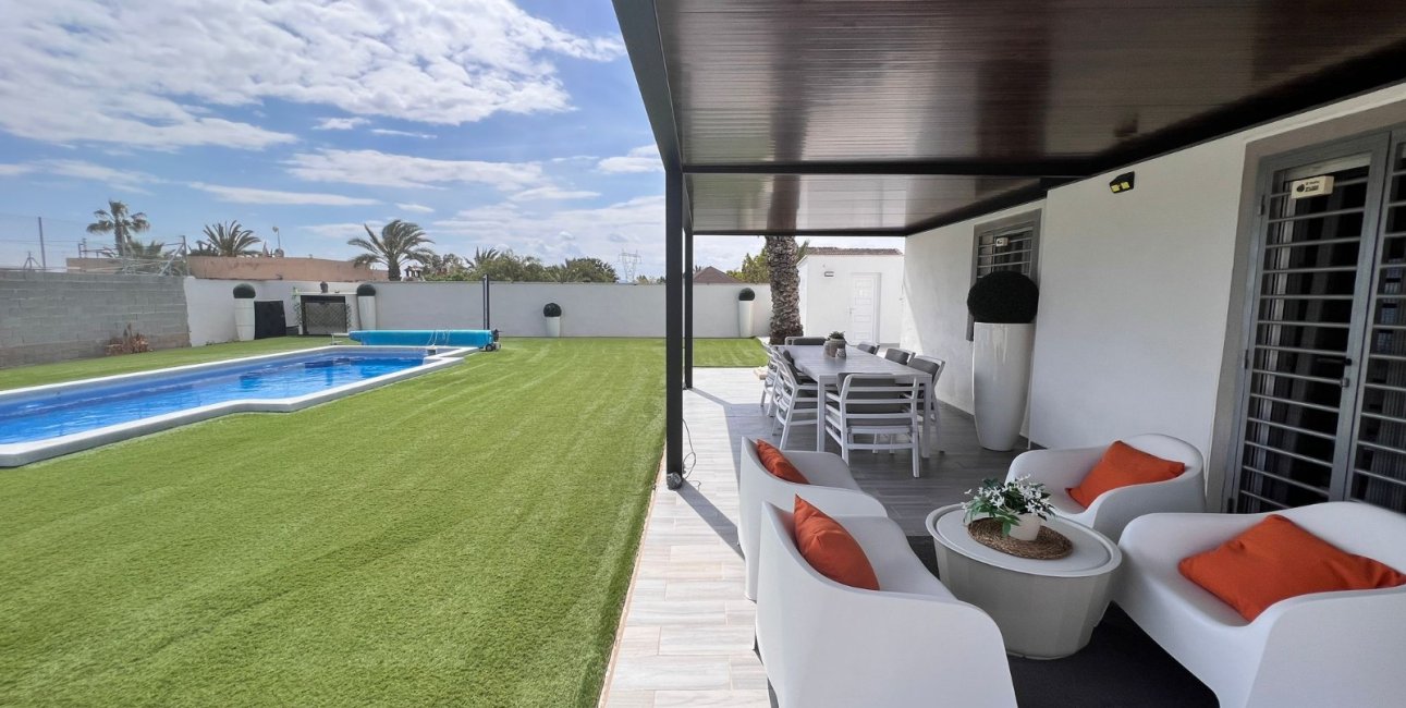 Resale - Country House -
Alicante - La Marina