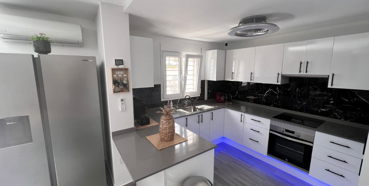 Resale - Country House -
Alicante - La Marina