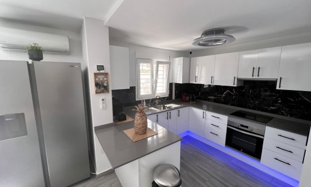 Resale - Country House -
Alicante - La Marina