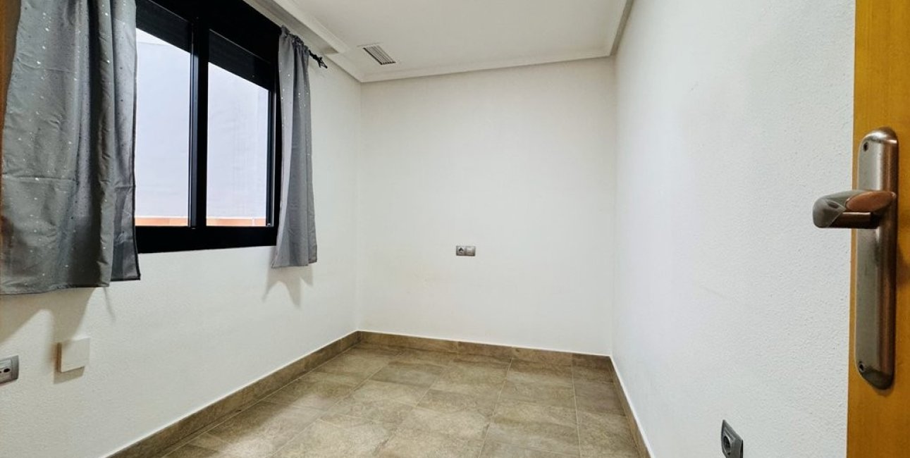 Resale - Apartment / flat -
Torrevieja - La Mata