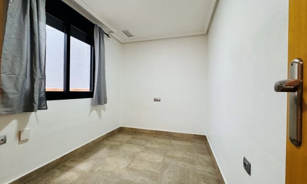 Resale - Apartment / flat -
Torrevieja - La Mata
