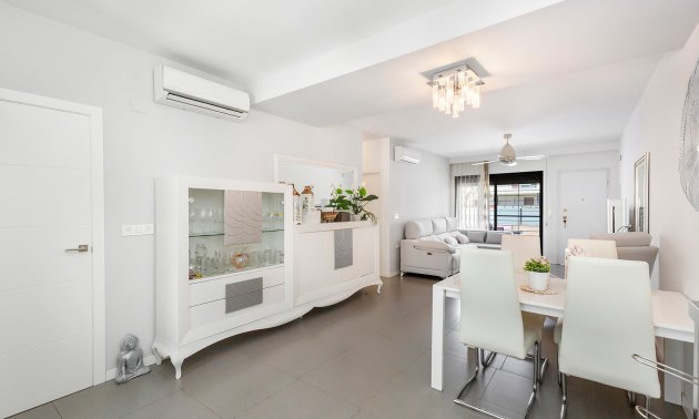 Resale - Apartment / flat -
Pilar de la Horadada - Torre De La Horadada