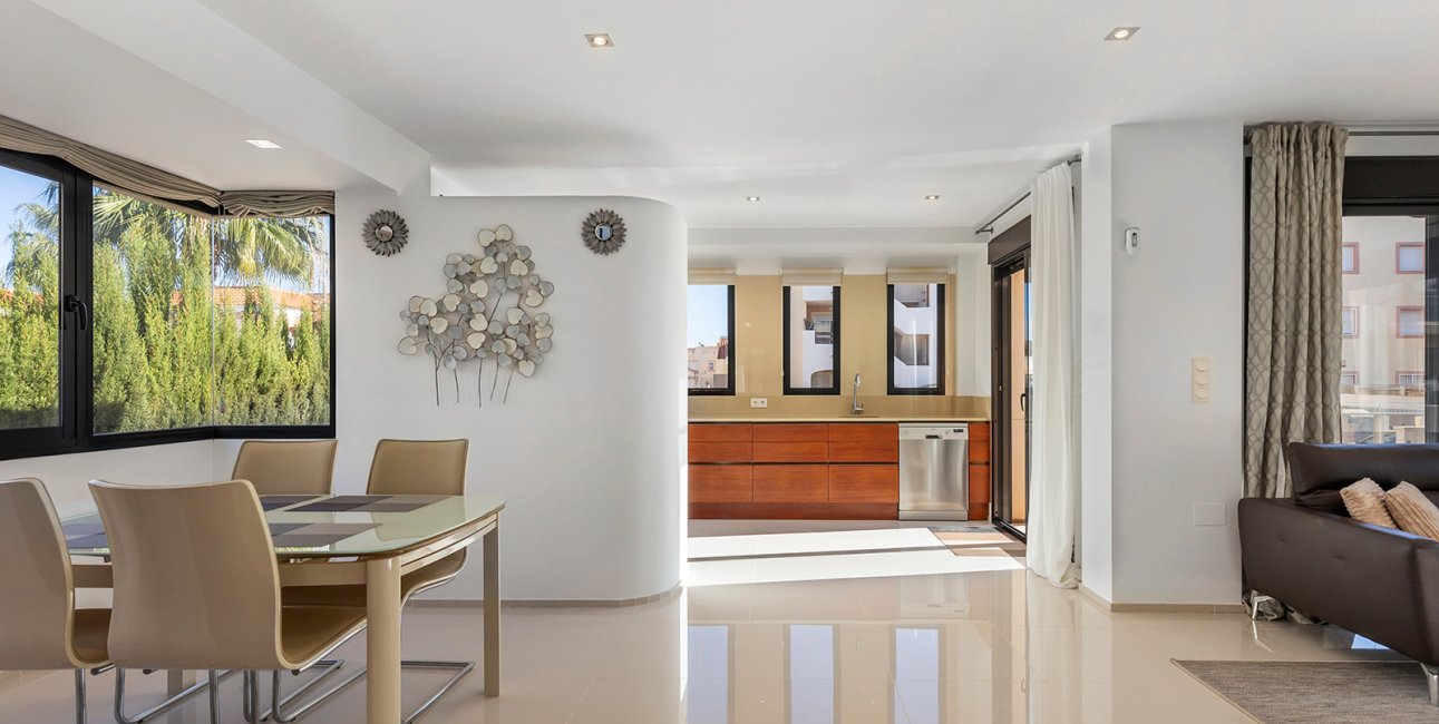 Resale - Villa -
Orihuela Costa - La Zenia