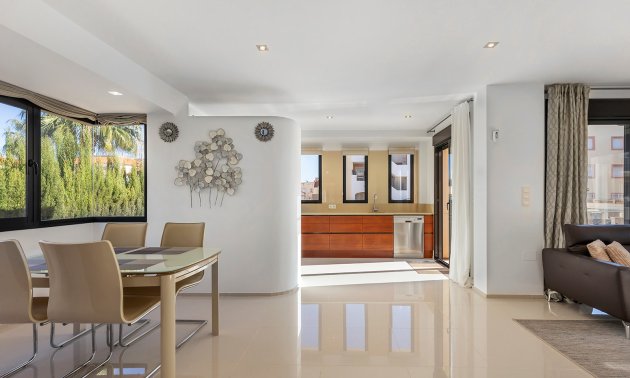 Resale - Villa -
Orihuela Costa - La Zenia