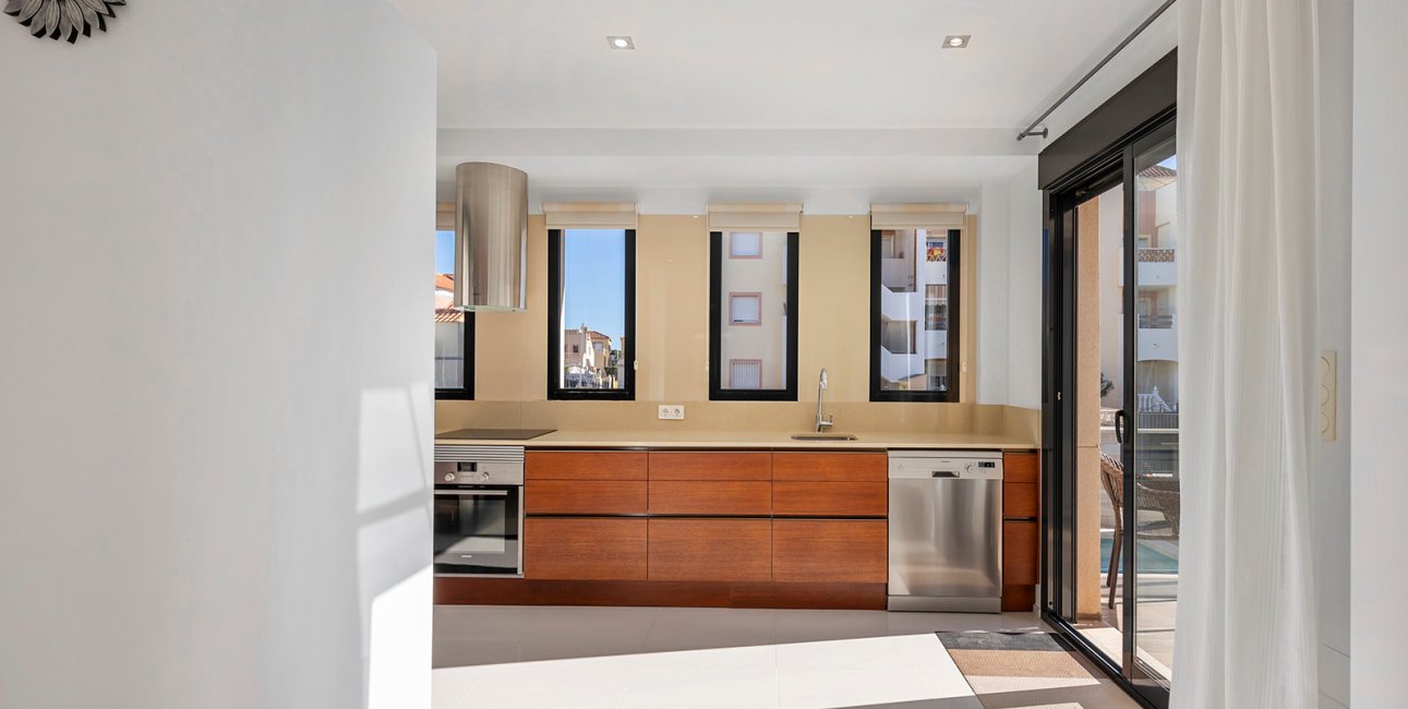 Resale - Villa -
Orihuela Costa - La Zenia