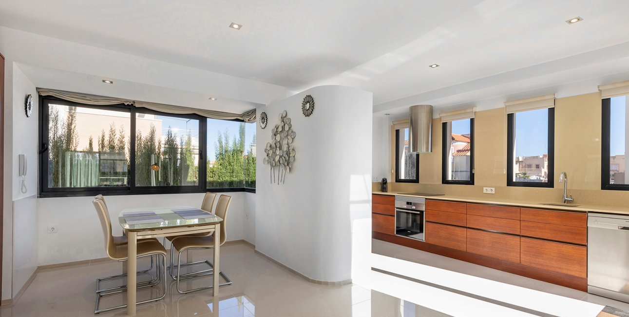 Resale - Villa -
Orihuela Costa - La Zenia