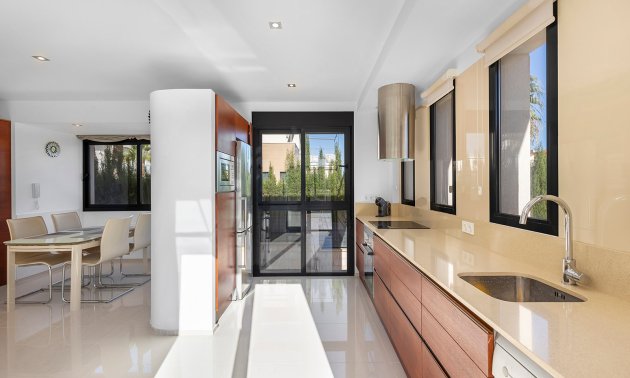 Resale - Villa -
Orihuela Costa - La Zenia