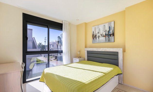 Resale - Villa -
Orihuela Costa - La Zenia