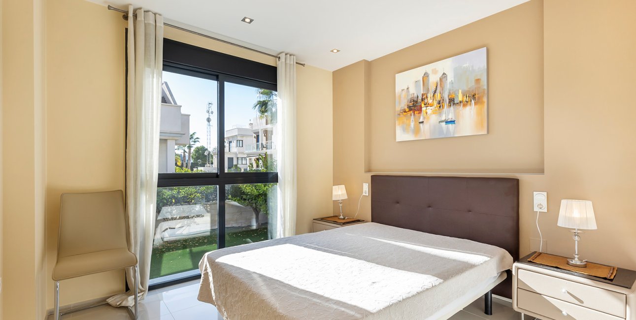 Resale - Villa -
Orihuela Costa - La Zenia