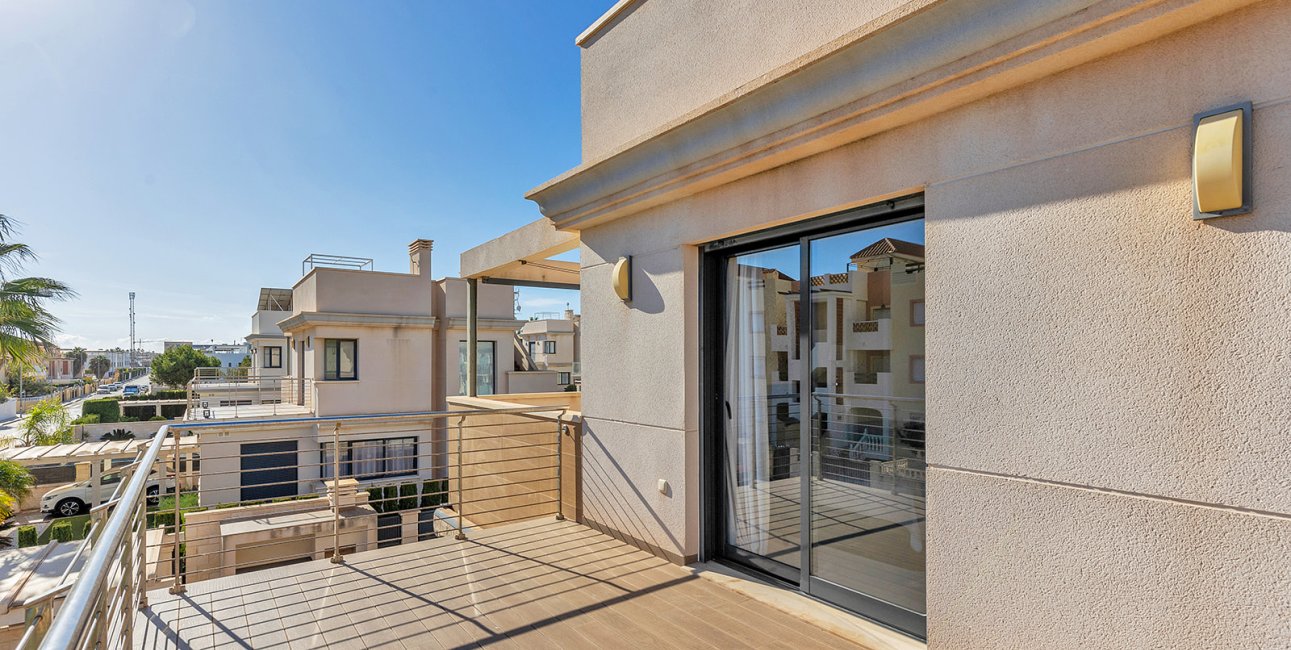 Resale - Villa -
Orihuela Costa - La Zenia