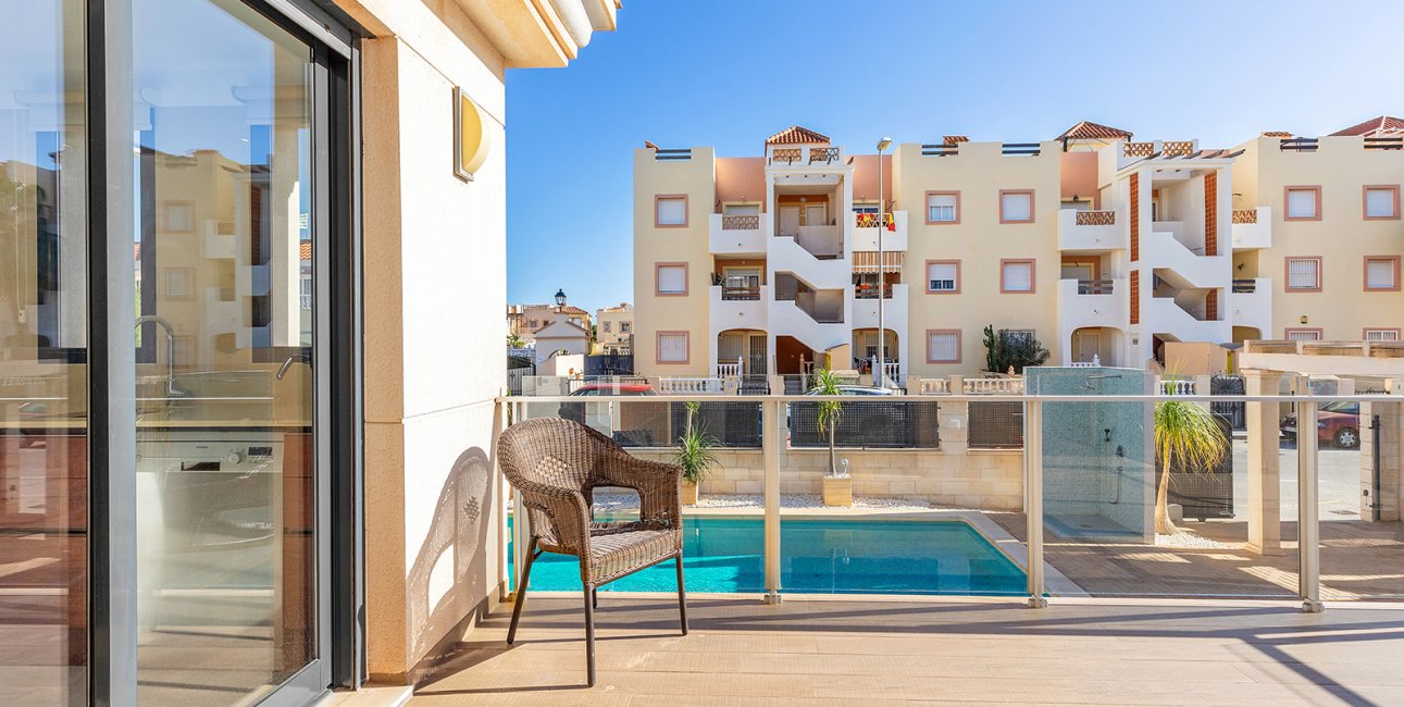 Resale - Villa -
Orihuela Costa - La Zenia