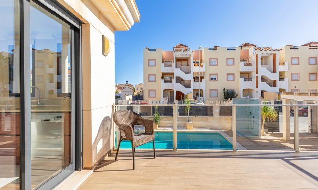Resale - Villa -
Orihuela Costa - La Zenia