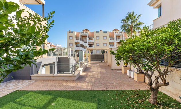 Resale - Villa -
Orihuela Costa - La Zenia