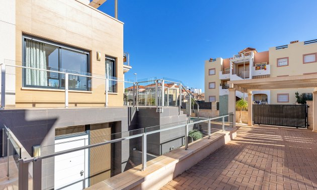 Resale - Villa -
Orihuela Costa - La Zenia
