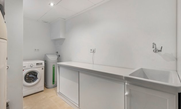 Resale - Villa -
Orihuela Costa - La Zenia