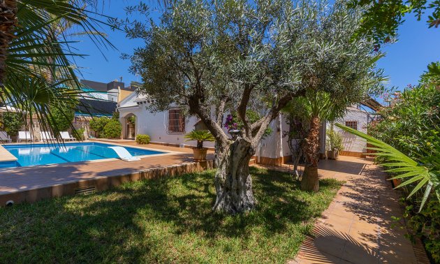 Reventa - Villa -
Orihuela Costa - Punta Prima
