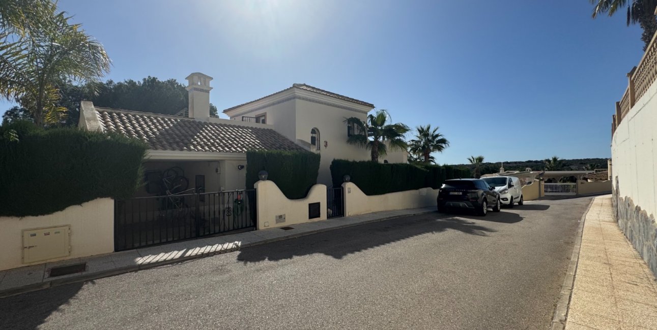 Resale - Villa -
Orihuela Costa - Lomas De Campoamor-las Ramblas