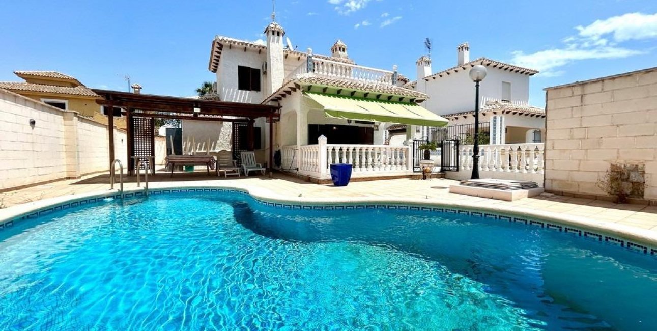 Resale - Villa -
Orihuela Costa - La Zenia