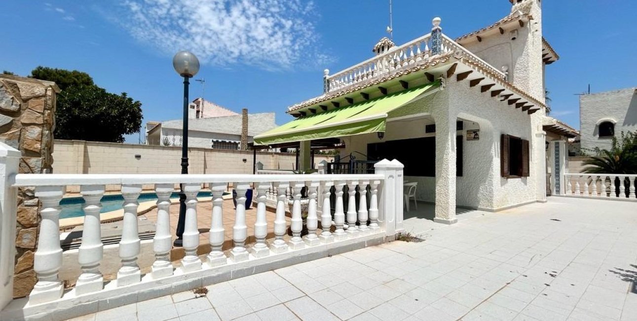 Resale - Villa -
Orihuela Costa - La Zenia