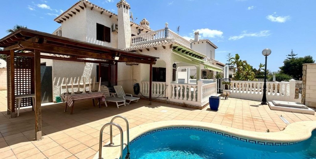 Resale - Villa -
Orihuela Costa - La Zenia
