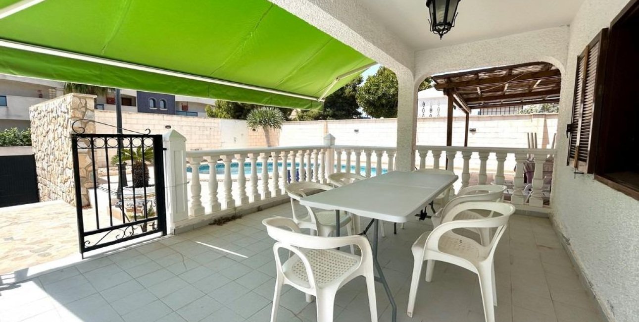 Resale - Villa -
Orihuela Costa - La Zenia