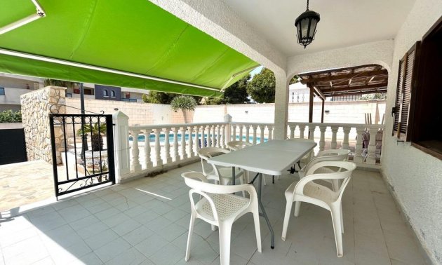 Resale - Villa -
Orihuela Costa - La Zenia