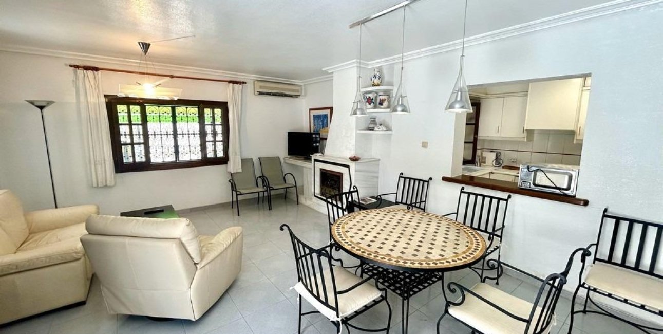 Resale - Villa -
Orihuela Costa - La Zenia