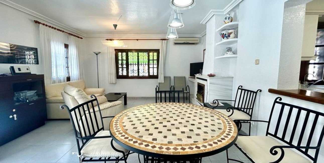 Resale - Villa -
Orihuela Costa - La Zenia