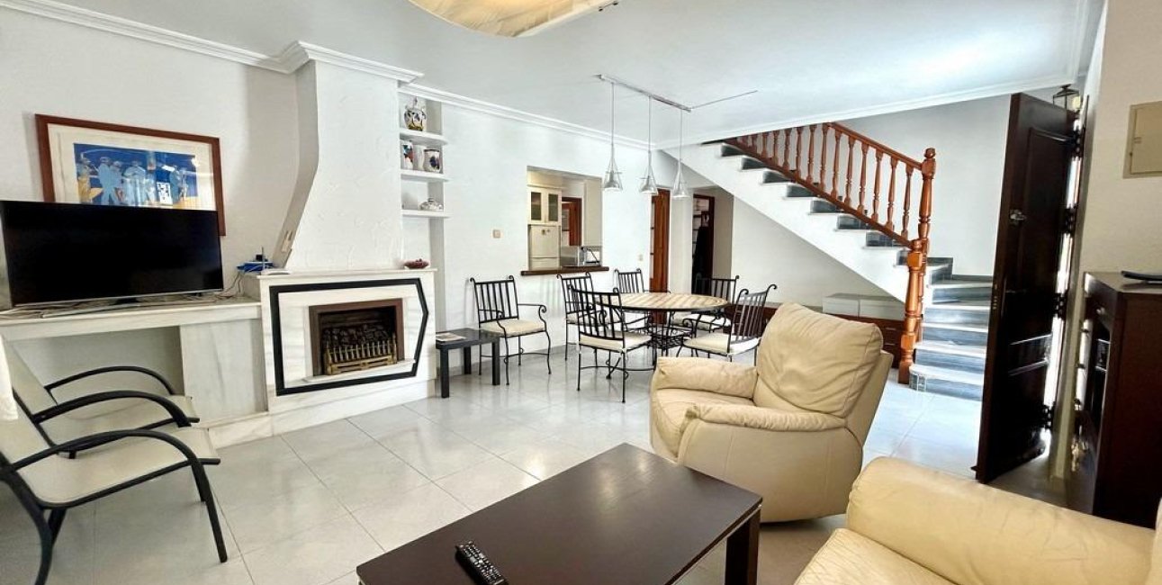 Resale - Villa -
Orihuela Costa - La Zenia