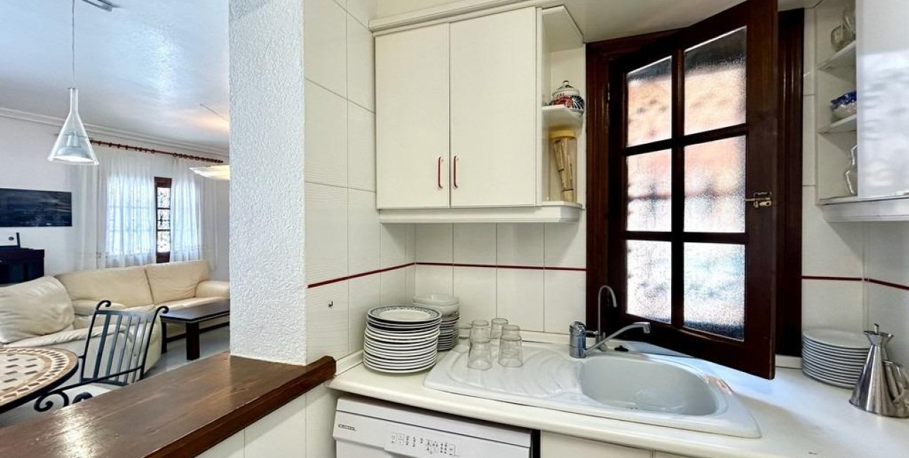 Resale - Villa -
Orihuela Costa - La Zenia