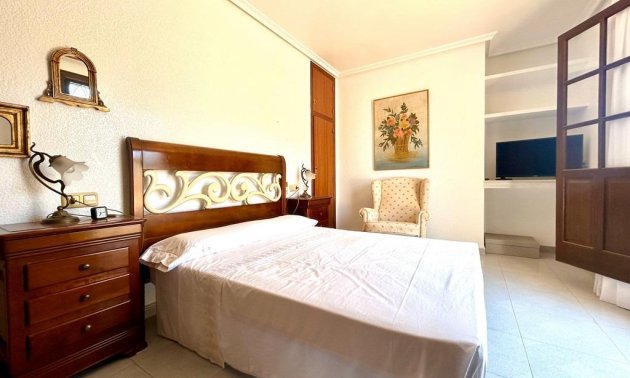 Resale - Villa -
Orihuela Costa - La Zenia