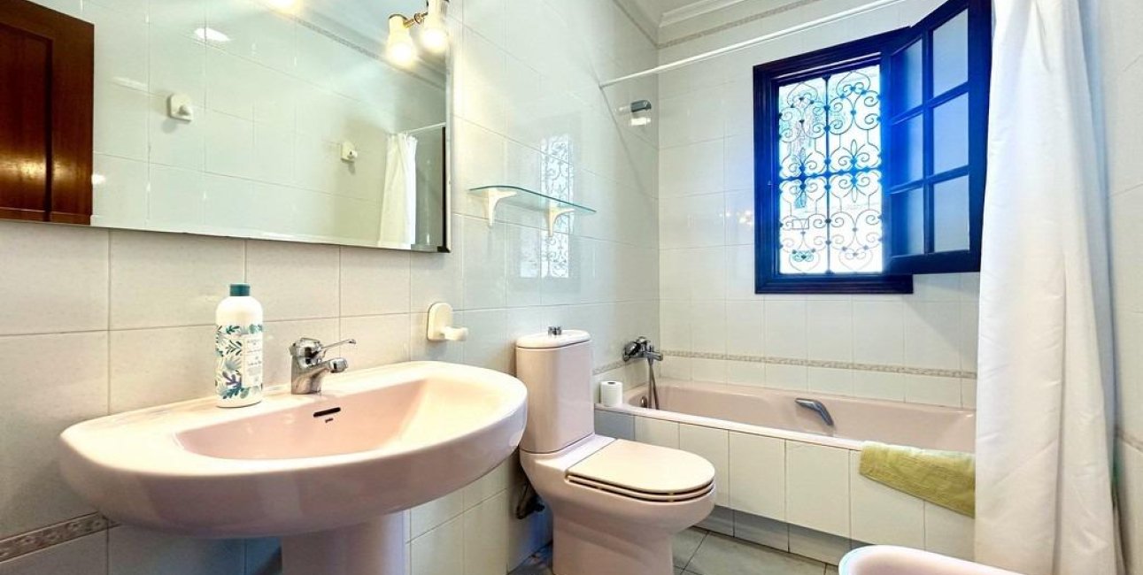 Resale - Villa -
Orihuela Costa - La Zenia