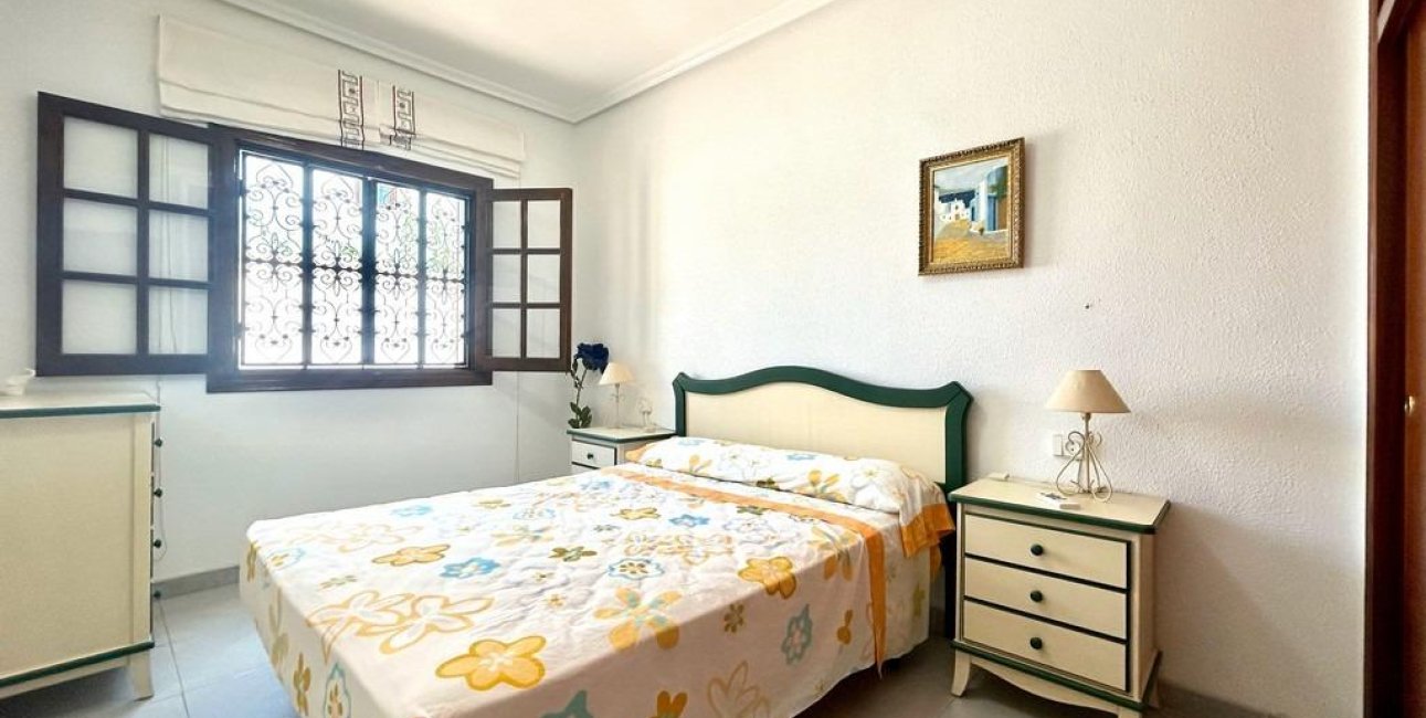 Resale - Villa -
Orihuela Costa - La Zenia