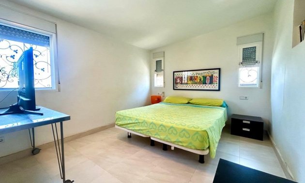 Resale - Villa -
Orihuela Costa - La Zenia