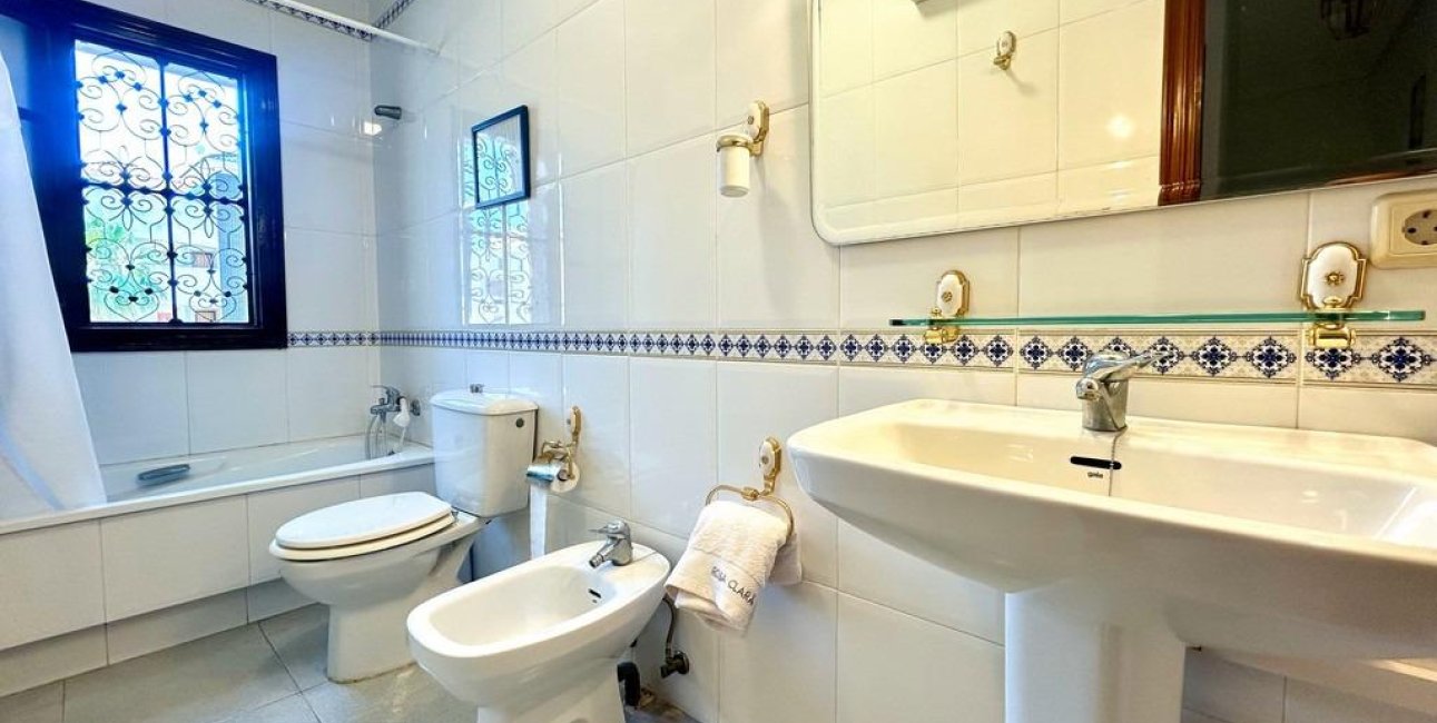 Resale - Villa -
Orihuela Costa - La Zenia