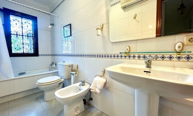 Resale - Villa -
Orihuela Costa - La Zenia