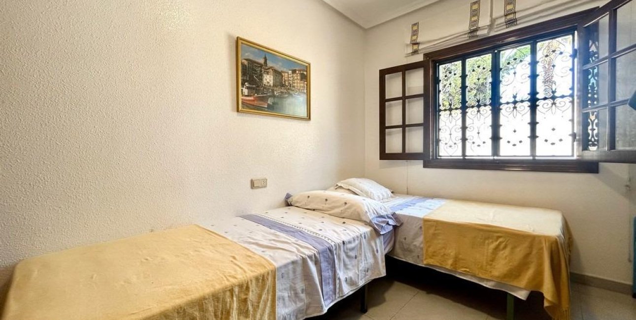 Resale - Villa -
Orihuela Costa - La Zenia