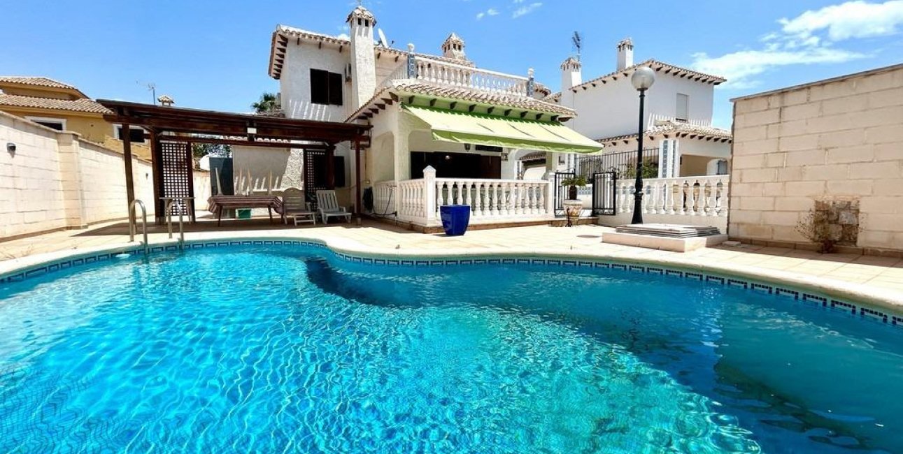 Resale - Villa -
Orihuela Costa - La Zenia