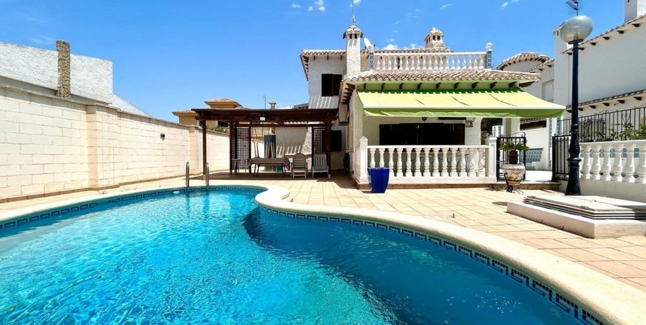 Resale - Villa -
Orihuela Costa - La Zenia